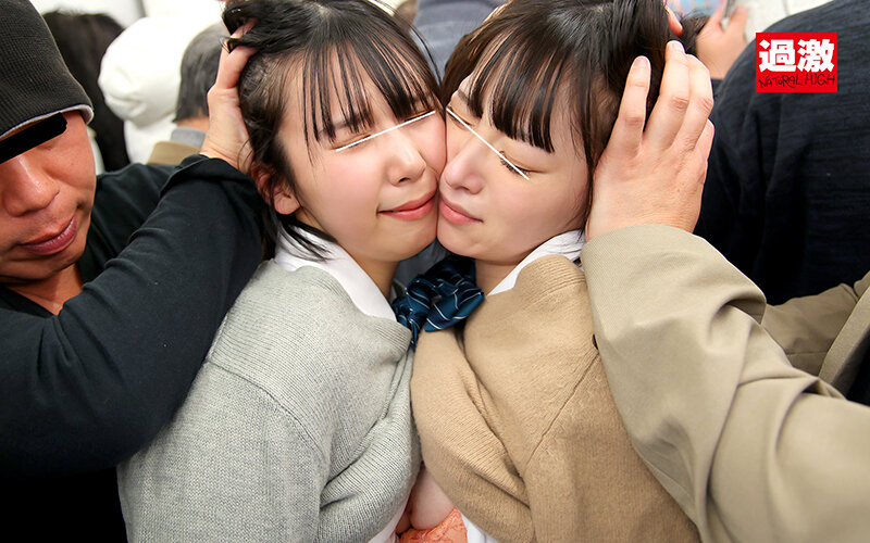 「【巨乳レズビアン】美女2人組の濃厚レズキスとクンニで潮吹き絶頂!電車内で手マン責め」のサンプル画像4枚目