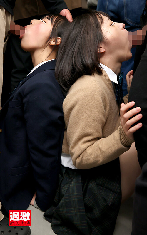 「【巨乳レズビアン】美女2人組の濃厚レズキスとクンニで潮吹き絶頂!電車内で手マン責め」のサンプル画像8枚目