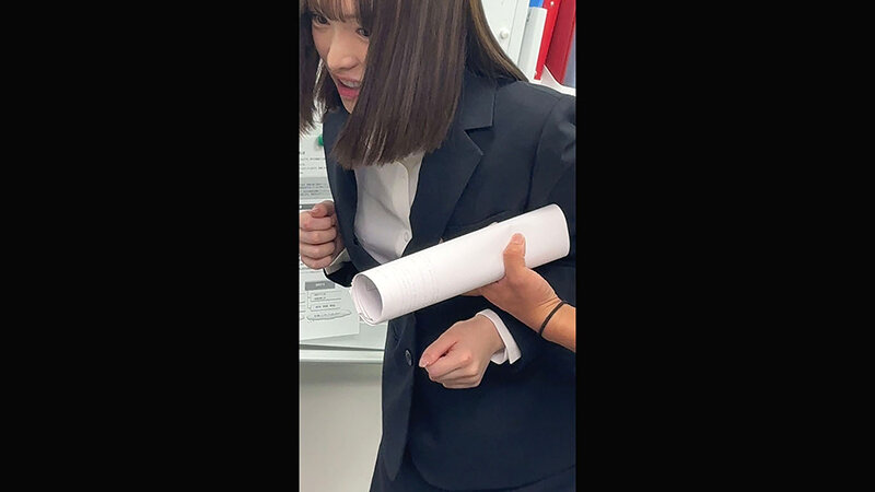 「【素人OL】新卒マナー研修で羞恥プレイ!ビジネススーツ姿の新入社員が盗撮され中出しされる衝撃映像」のサンプル画像5枚目