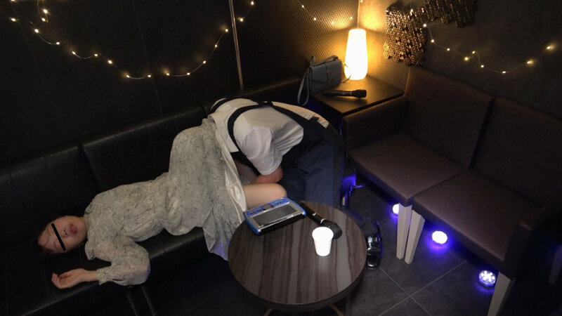 「素人人妻がヒトカラで痴女化!中出しされる淫乱主婦5名の過激プレイ映像」のサンプル画像11枚目