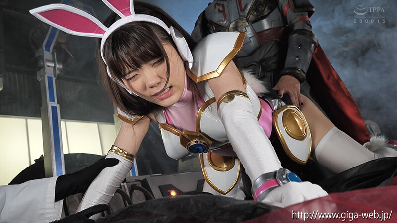 「美澄玲衣が女戦士ホワイトバニーに変身！サイバー戦隊で繰り広げる実験シーンが話題の特撮作品」のサンプル画像12枚目