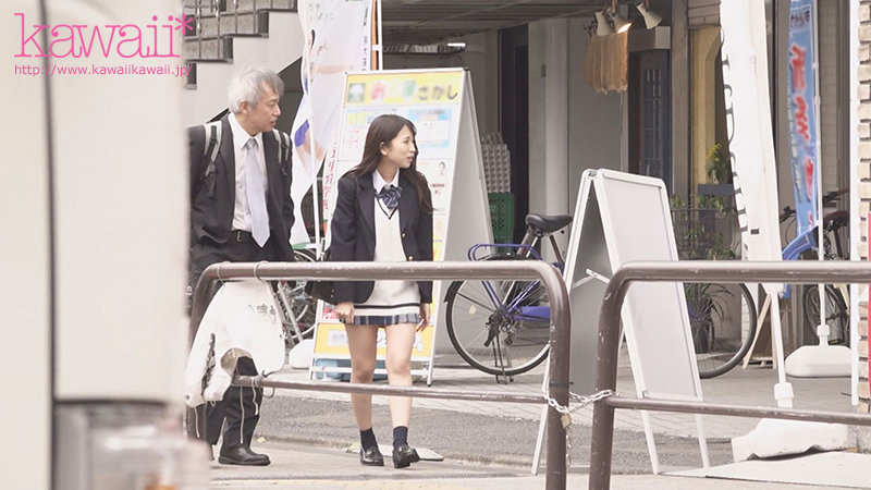 「天音ゆい 女子校生コスプレで中出し濃厚プレイ！清楚系美少女の制服姿がたまらない」のサンプル画像1枚目