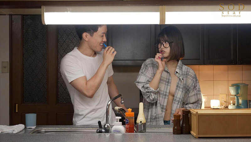 「唯井まひろ×同級生コスプレで半同棲生活！垢抜け美人とカップルのようなイチャラブ濃密体験」のサンプル画像12枚目