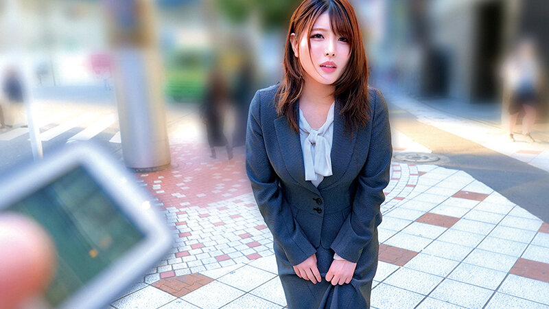 「【素人OL】美乳ビジネススーツ美女が野外露出で羞恥プレイ!リモコンバイブお散歩で絶頂連発」のサンプル画像2枚目