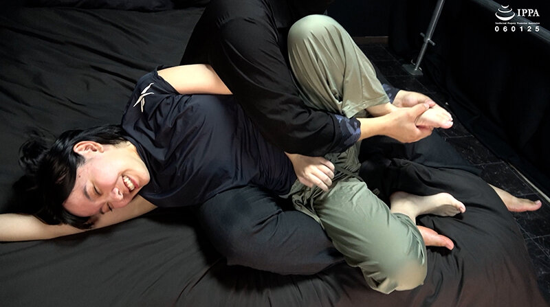 「加護まりのくすぐりプレイ動画｜じゃんけんゲームで悶絶する可愛い反応が話題のグラビア作品」のサンプル画像10枚目