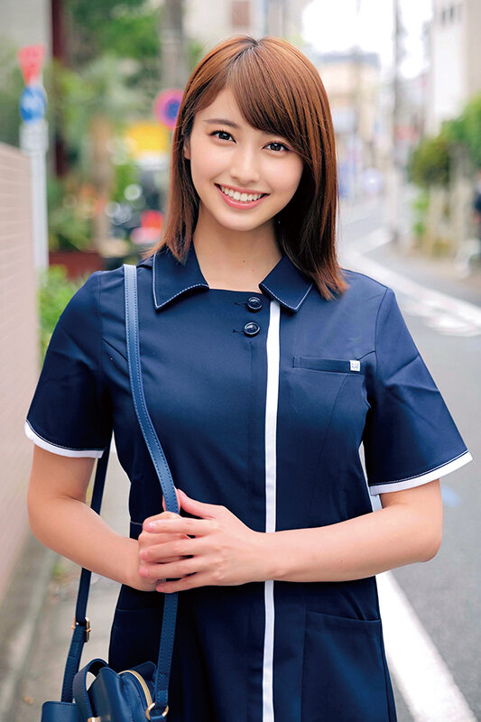 「巨乳美容部員が童貞君に濃厚キス＆騎乗位で筆おろし中出しSEX【素人】」のサンプル画像2枚目