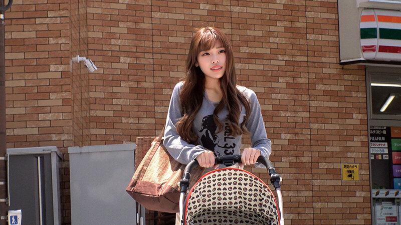 「素人ギャル人妻の巨乳ママに中出し！敏感すぎる主婦との禁断プレイで絶頂」のサンプル画像17枚目