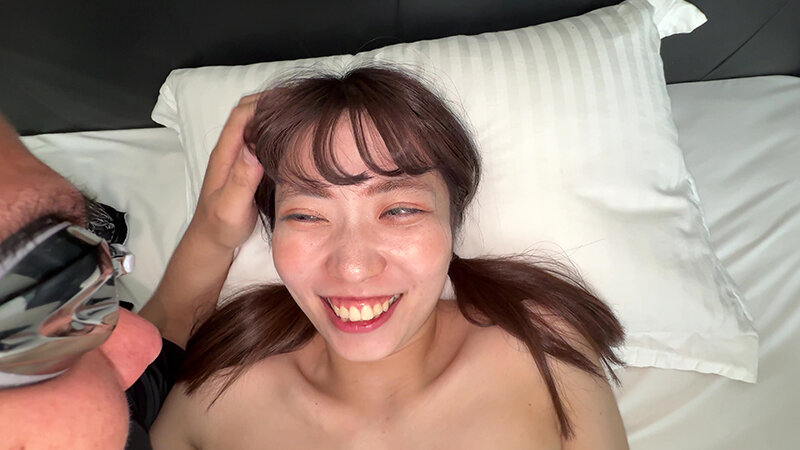 「【水月みお】美人お姉さんを街角ナンパ！素人風の甘いキスとドキドキ密着撮影」のサンプル画像6枚目