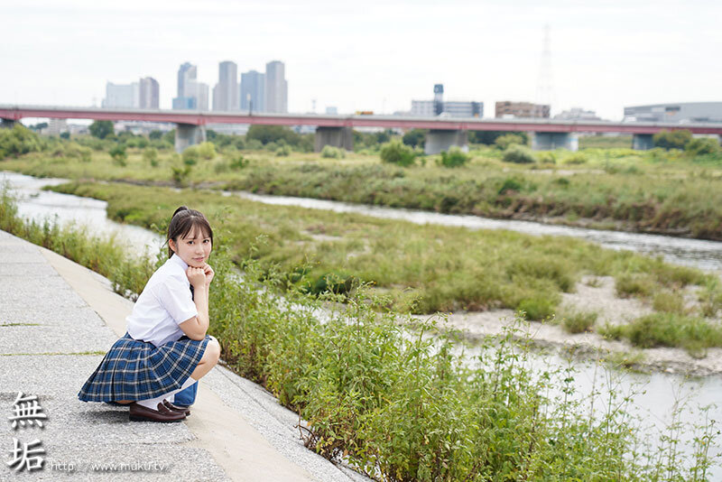 「咲月ひな 3P・4Pデビュー作！パイパン美少女の純粋無垢な貧乳ボディが魅せる初体験」のサンプル画像1枚目