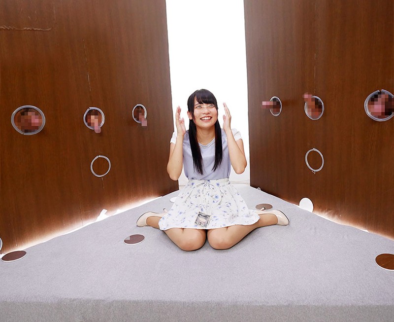 「【素人】手コキ&中出しで大量発射!素人娘24名が壁越しに抜きまくるモニタリング企画8時間」のサンプル画像2枚目