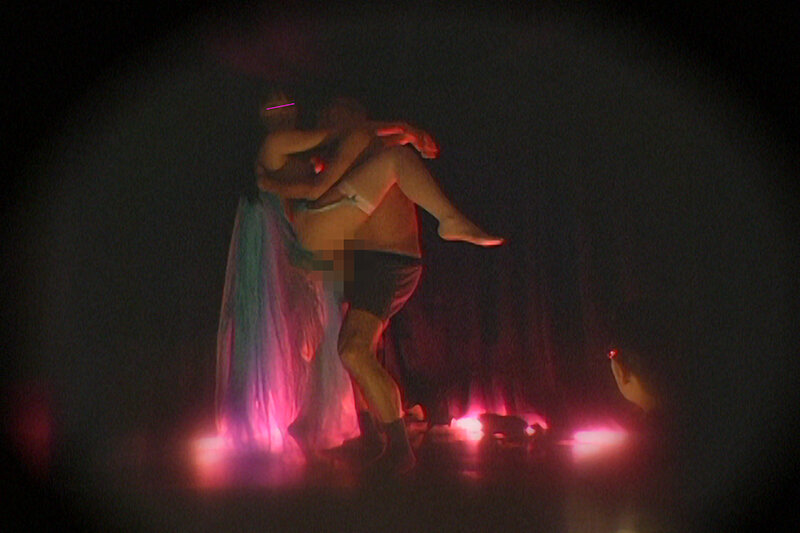 「キャバ嬢の秘密を盗撮！風俗嬢の個室密会をのぞき見する舞台裏映像【素人流出】」のサンプル画像3枚目