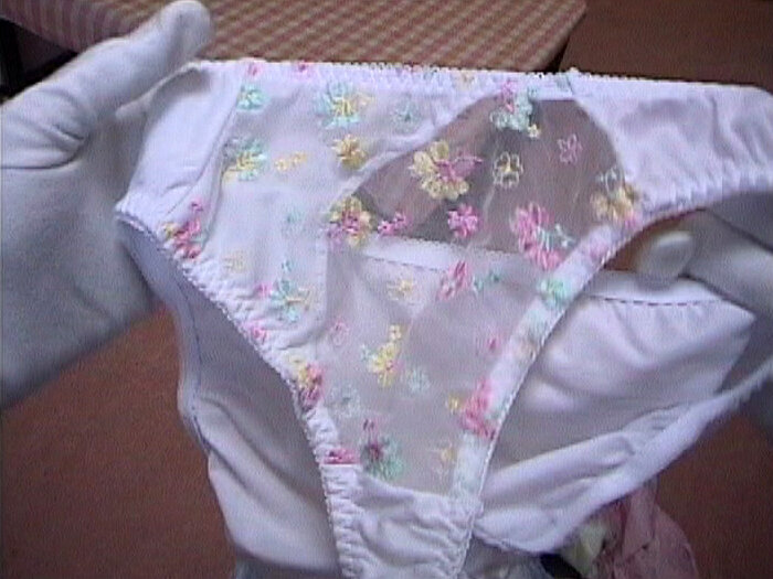 「【素人盗撮】本物女性宅侵入ボディカメラで下着物色体験！リアル潜入フェチ映像第2弾」のサンプル画像8枚目