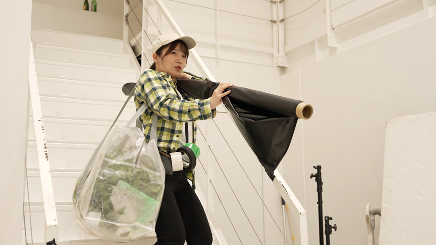 「【女優不明】女子アナがON AIR中に我慢できない羞恥プレイ！新人AD時代の秘密【企画モノ】」のサムネイル