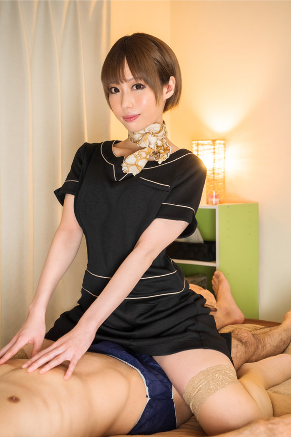 「【素人】川菜美鈴が出張マッサージ嬢に！欲求不満お姉さんの濃厚フェラご奉仕プレイ」のサンプル画像2枚目