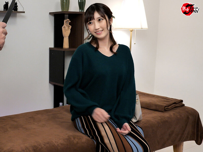 「【素人人妻】隠し撮り映像流出!完全個室エステで熟女妻が中出しされる一部始終【盗撮】」のサンプル画像3枚目