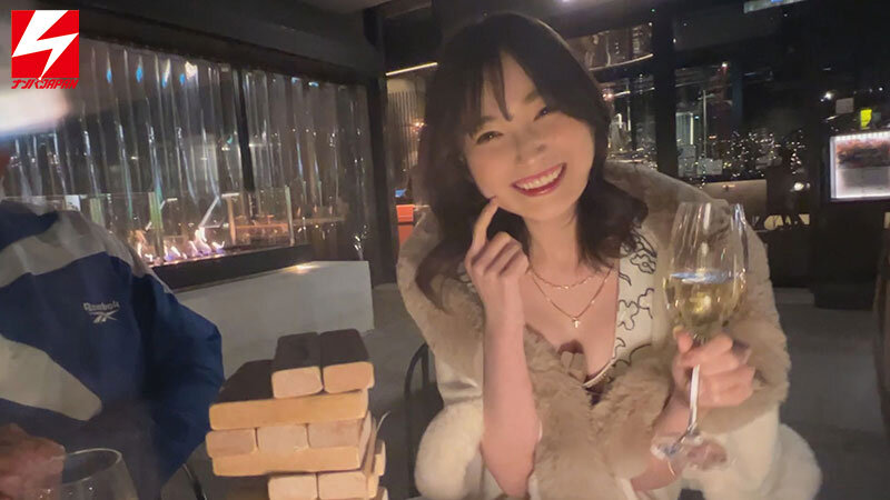 「スレンダーお姉さんとキス三昧ハメ撮り中出し！酔った美女との甘いイチャラブ体験」のサンプル画像1枚目