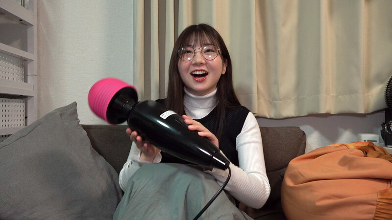 「ぽっちゃり素人娘が電マ責めで悶絶！デカチン挿入でイキまくるマッサージ体験動画」のサムネイル