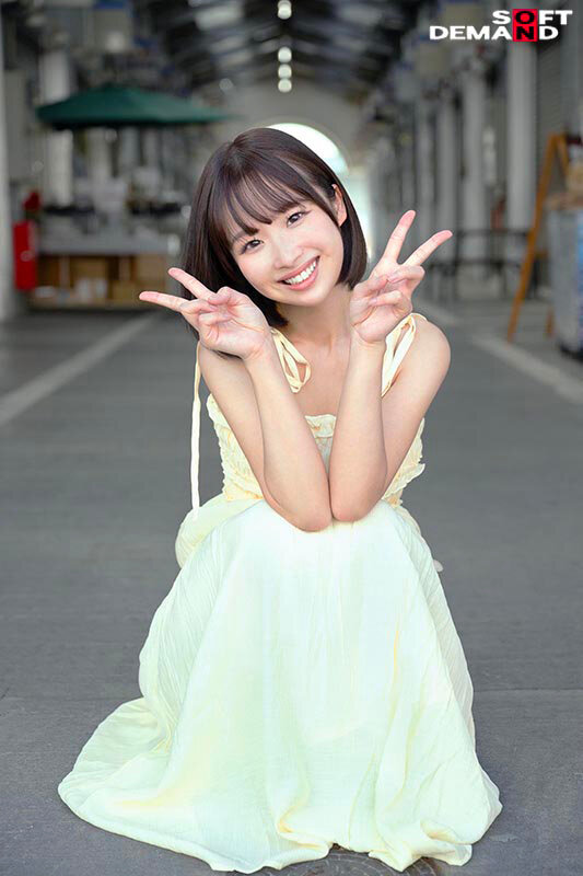 「【石川くるみ】小柄な美少女素人がイラマチオで涙目に!敏感ボディの現役保育士が初撮りで乱れる」のサンプル画像2枚目