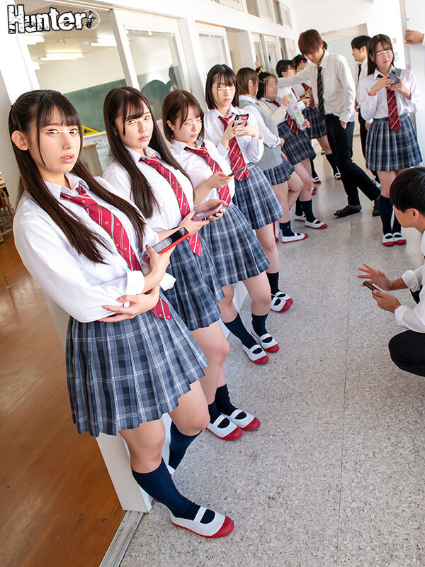 「学生服ビッチ女子校生の濃厚フェラ｜援交パパ活JKが校内で過激サービス」のサンプル画像1枚目