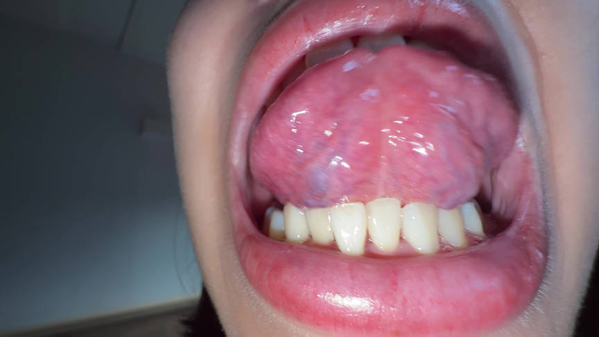 「【湊波流】舌ブラシで舌苔採取する個人撮影フェチ動画｜唾液・口腔マニア必見」のサンプル画像6枚目