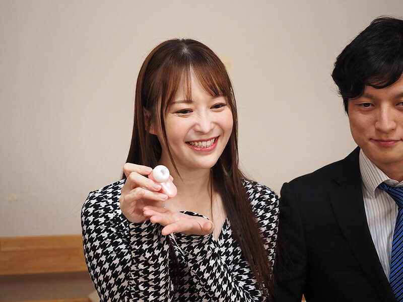 「巨乳痴女・天馬ゆいが電マとバイブで潮吹きオナニー！激しく乱れる姿に興奮必至」のサンプル画像9枚目