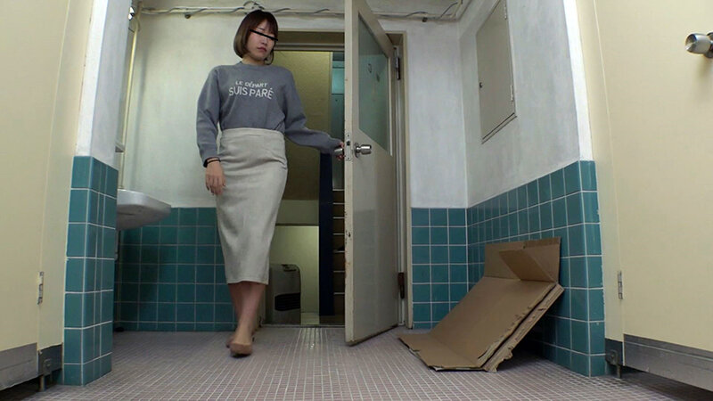 「【素人女子大生】某女子大の校内トイレで羞恥プレイ＆中出し性交｜リアル盗撮風映像＃03」のサムネイル