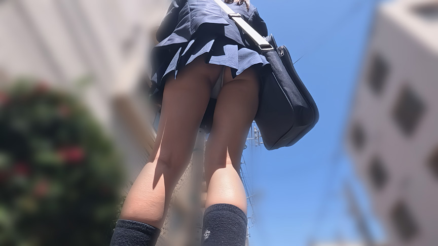 「【制服女子】巨乳女先輩が童貞後輩を挑発したら逆に激しく攻められて何度も絶頂してしまう展開」のサンプル画像15枚目