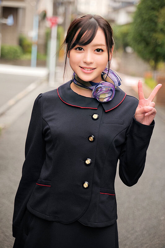 「【素人】巨乳美容部員が童貞君に濃厚キス指導！騎乗位で筆おろし中出しSEX」のサンプル画像2枚目