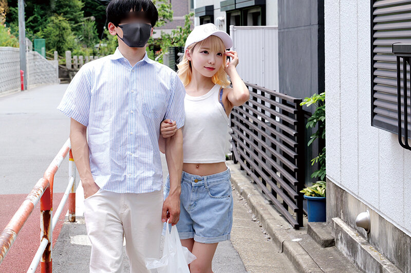 「【素人流出】芸能人の熱愛スクープ映像が流出!プライベート盗撮と生ハメ中出しの衝撃映像」のサンプル画像1枚目