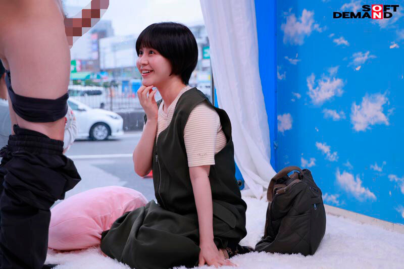 「【素人人妻】美人ママが夫の目の前で不倫SEX!羞恥フェラから禁断の快楽に溺れる背徳プレイ」のサンプル画像8枚目