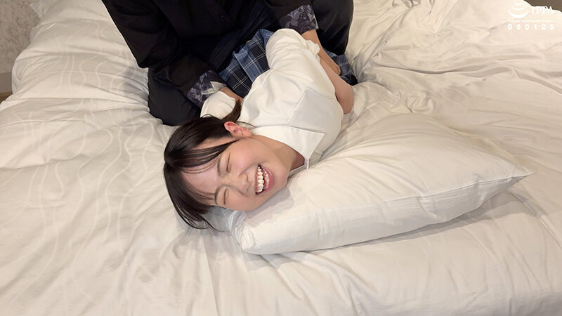 「【谷田かりな】制服女子へのくすぐり責めで悶絶!大暴れする姿がたまらないフェチ動画」のサンプル画像2枚目