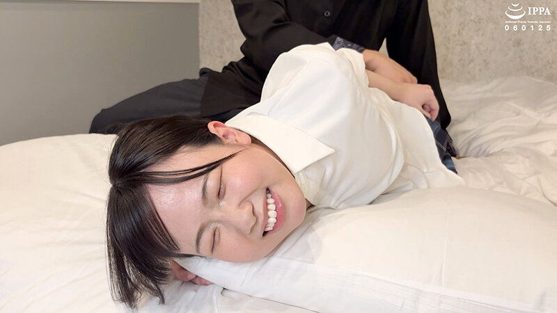 「【谷田かりな】制服女子へのくすぐり責めで悶絶!大暴れする姿がたまらないフェチ動画」のサンプル画像4枚目