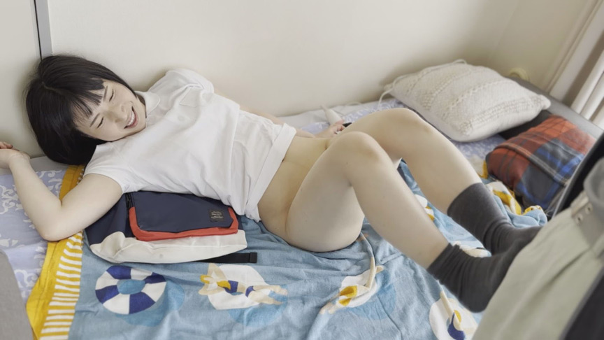 「【貧乳】長い乳首の華奢な小柄美女が見せるギャップ萌え全開の激しいプレイに興奮必至」のサンプル画像3枚目