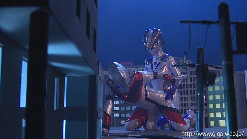 「月島さくらが女戦士に変身!悪の宇宙人との激闘バトルで見せる熱演アクション」のサンプル画像18枚目