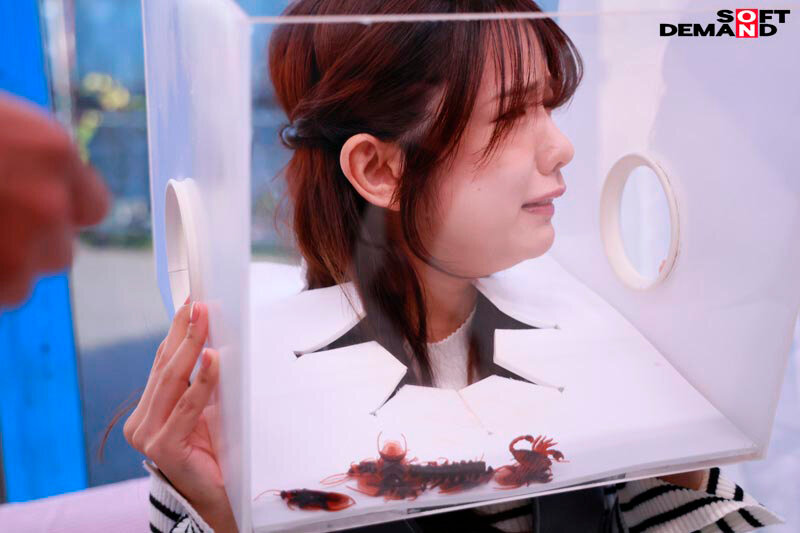 「【素人ナンパ】ウブな美少女女子大生がフリーズチャレンジで恥ずかしいイタズラに耐える姿が可愛すぎる」のサンプル画像8枚目