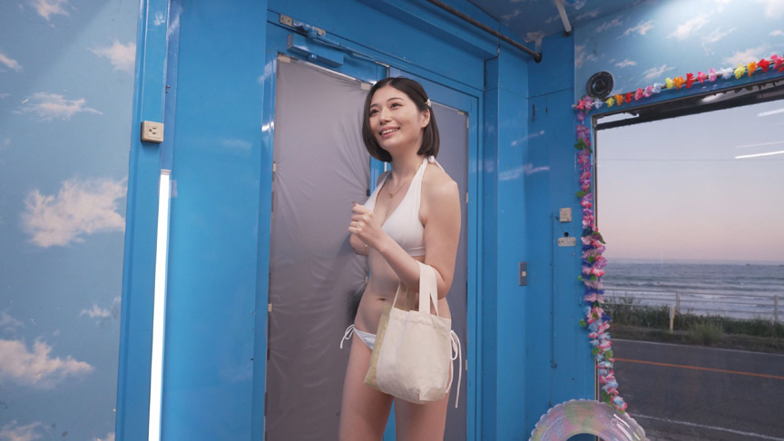 「【素人】マジックミラー号で水着美女がギリギリディルド体験！みれいちゃんの恥じらい反応【企画】」のサムネイル