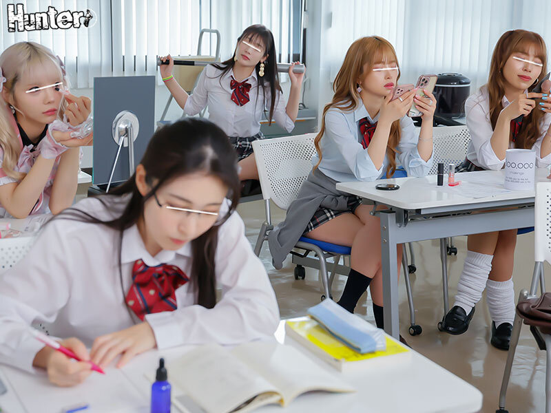 「【女子校生】ハーレム乱交で騎乗位&3P中出し!ヤリマンJKたちの連続フェラ責めに絶倫チ○ポが暴発」のサンプル画像2枚目