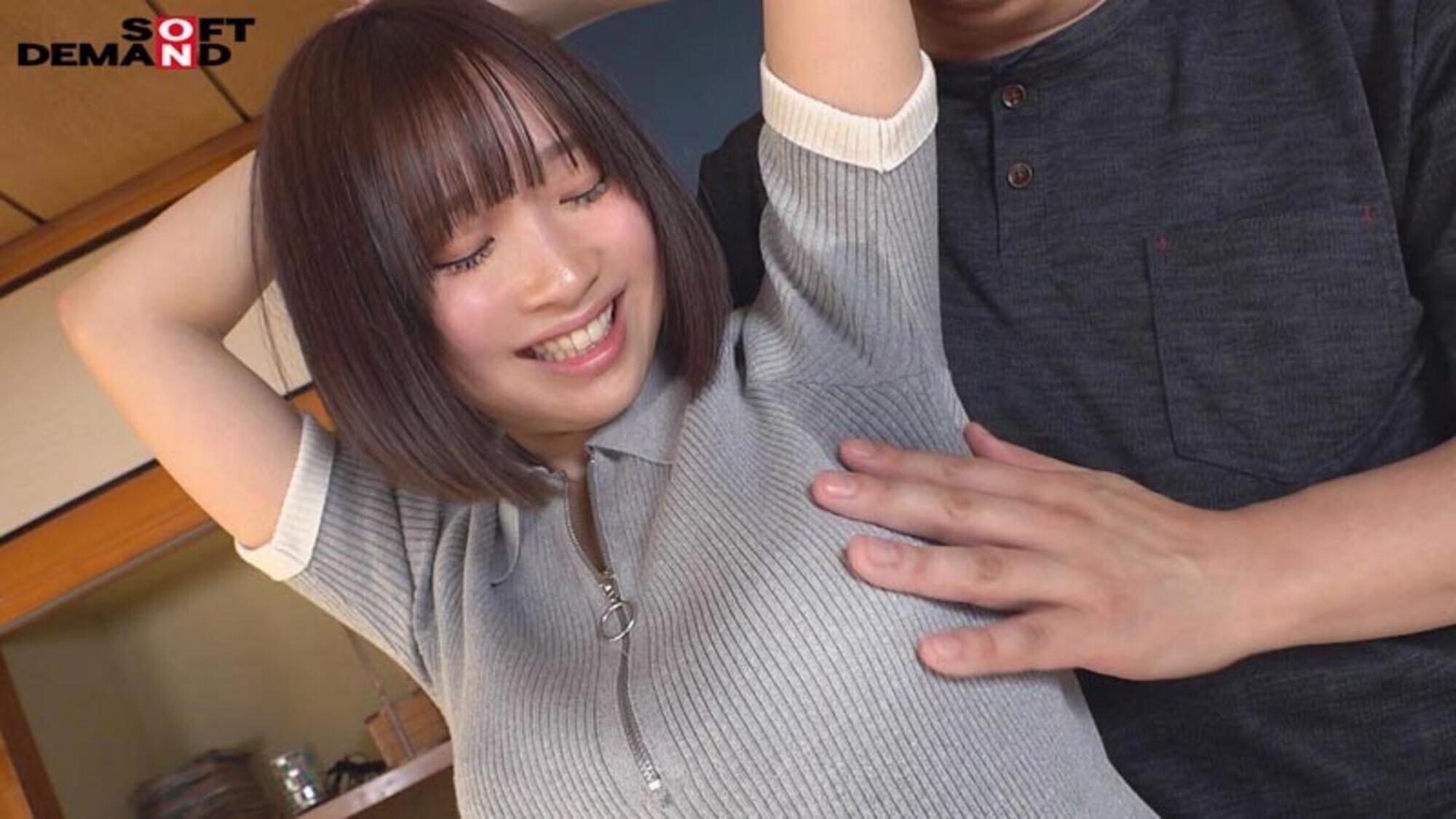 「「汗っかきで困ってるんですよね・・・」脇・谷間・股間に滴る汗を隠し撮り!汗だく交尾で連続絶頂 石川くるみ(22)」のサンプル画像5枚目