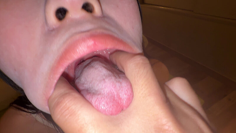 「【七藤優亜】超長舌お姉さんの開口器観察プレイ|素人個人撮影で魅せる濃厚舌技」のサンプル画像11枚目