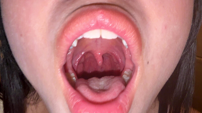 「【七藤優亜】超長舌お姉さんの開口器観察プレイ|素人個人撮影で魅せる濃厚舌技」のサンプル画像4枚目