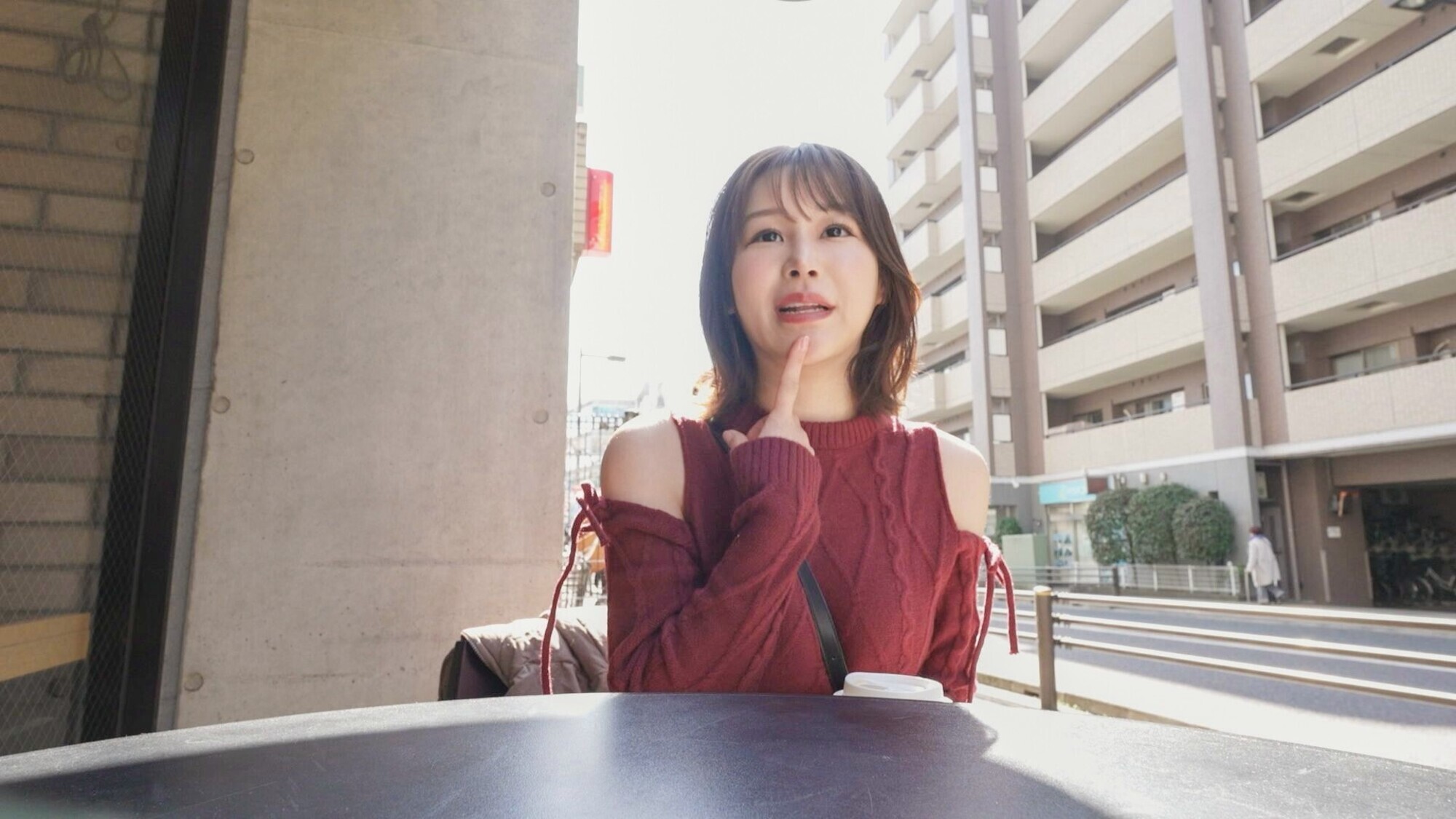 「においフェチが過ぎるww 男臭ムンムンの体に舌這わせて発情！！ 巨乳やりマンひなき21歳が逆に撮影支配して2発搾り取ってきた件www」のサムネイル
