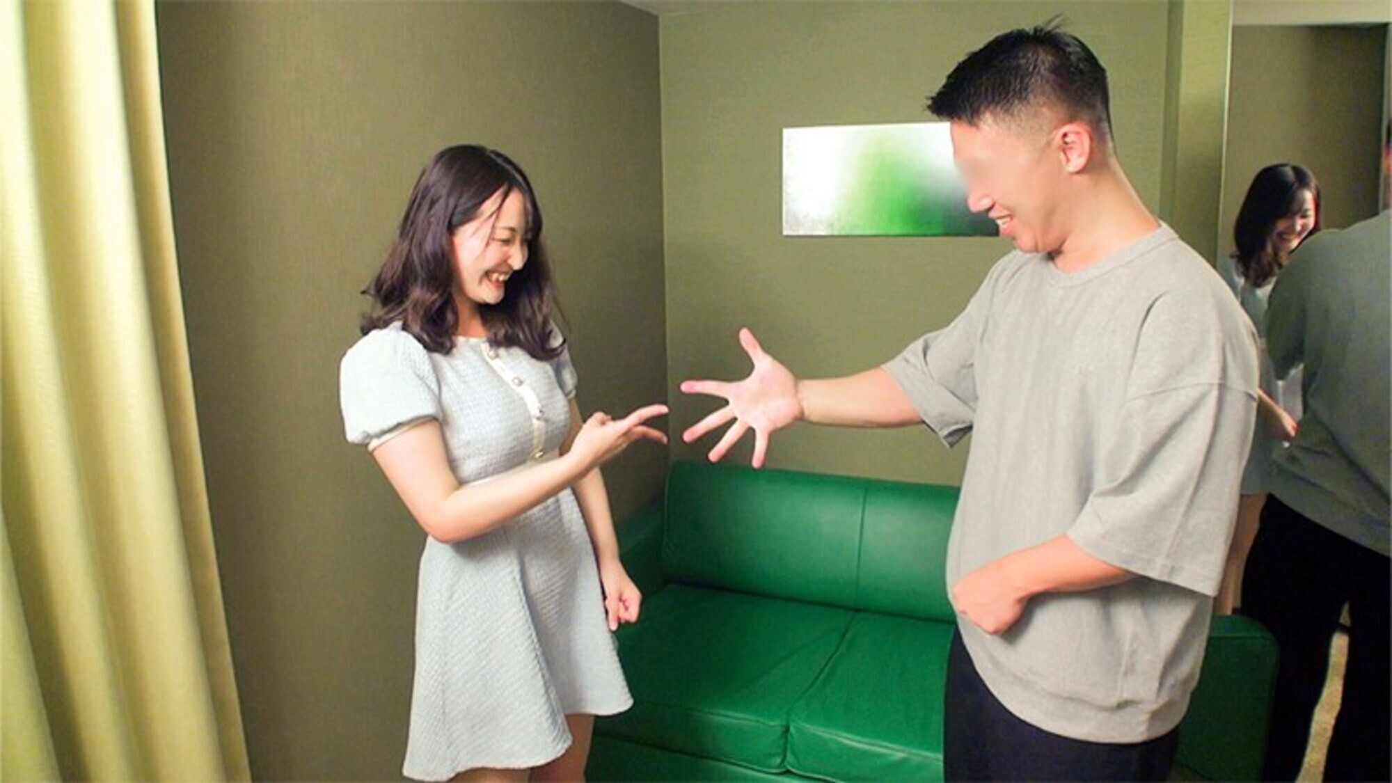 「高学歴の女子大生が普通に生きてたら、まず出会うことのないだろう野球拳で脱衣ムラムラ生中出しセックスに挑戦！なつきちゃんとさらちゃん」のサムネイル