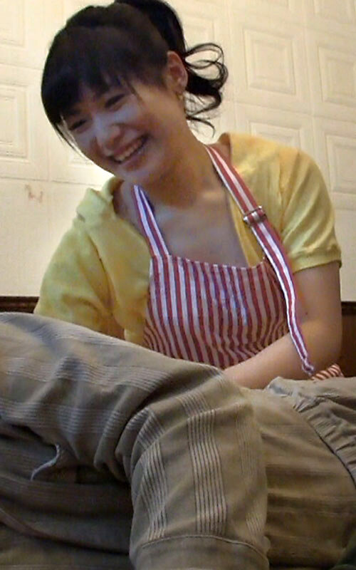 「人妻ヘルパー盗撮動画|熟女介護士の美尻に興奮する素人撮影4時間【のぞき】」のサンプル画像20枚目