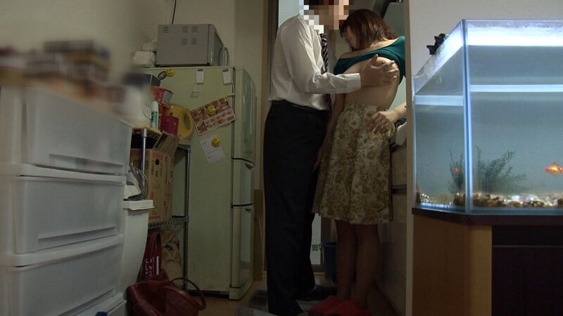 「【星野ひびき】巨乳人妻が寝取られる不倫検証！中出しされる巨尻妻の浮気盗撮映像」のサンプル画像5枚目