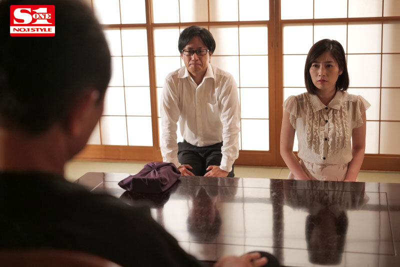 「【奥田咲】巨乳人妻が義父に寝取られる背徳パイズリ！禁断の近親相姦NTRドラマ」のサンプル画像1枚目