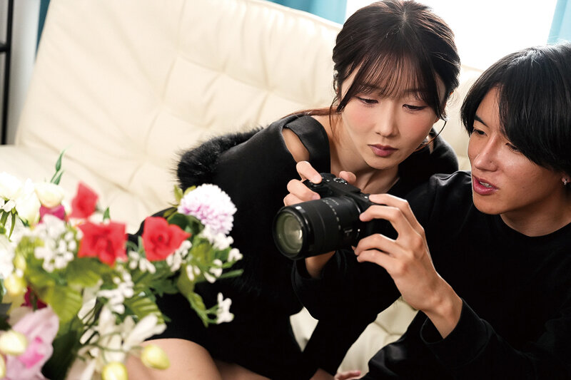 「大槻ひびきのフェラが凄い!巨乳パイパン熟女の濃厚テクニックに悶絶必至」のサンプル画像6枚目