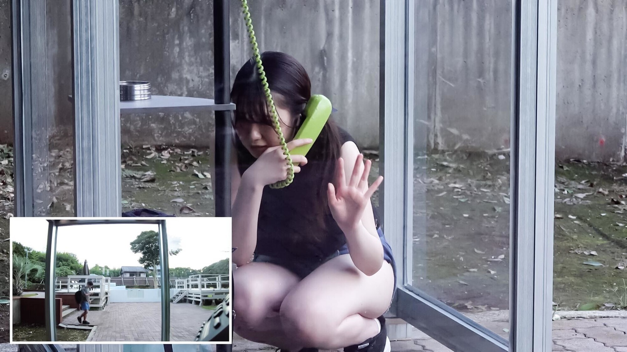 「公衆電話ボックス360度 爆乳素人きき乳首チャレンジ ひまりさん(22歳・大学生)」のサンプル画像2枚目