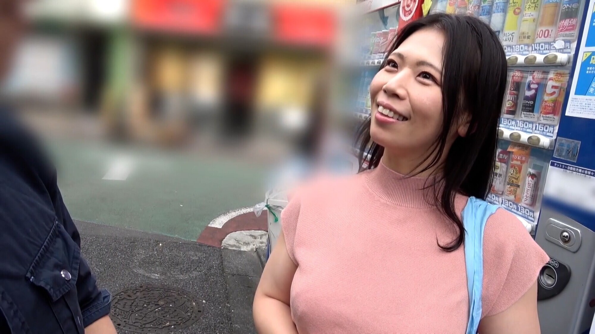 「「引っ越して来たばかりでこの辺案内してもらえますか？」小さな商店街で買い物途中の奥様をナンパ！普通の奥様ほど刺激を求めて大胆FUCK！」のサムネイル
