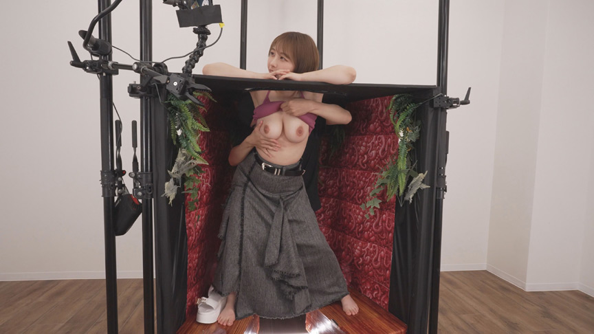 「【さゆり】箱の中で感覚遮断×電話チャレンジ!好き勝手触られて我慢できずに絶頂【羞恥プレイ】」のサンプル画像2枚目