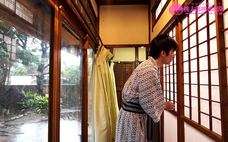 「篠田ゆう 巨乳女将の濃厚ベロキス接吻と中出しセックス 温泉宿で味わう極上おもてなし」のサンプル画像11枚目